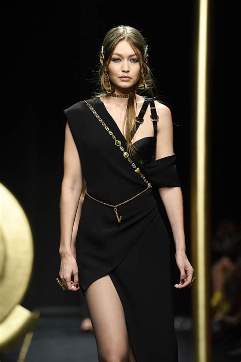 gigi hadid versace show